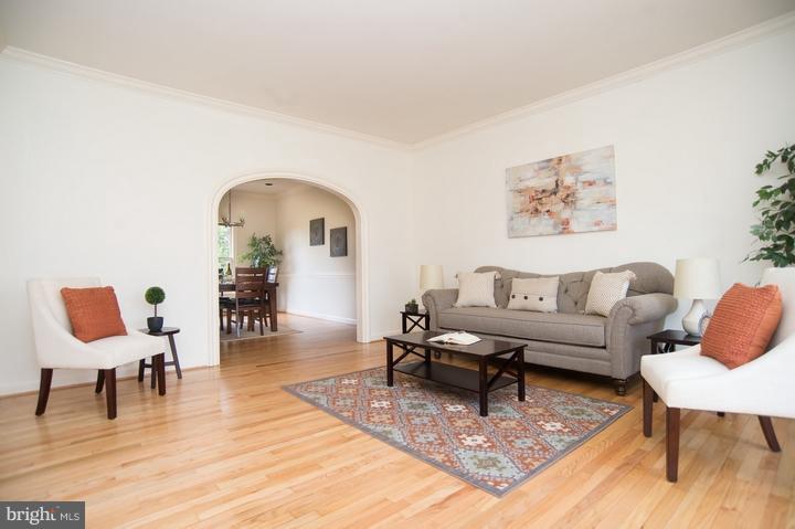11600 Caplinger Road Silver Spring, MD 20904 - Photo 10 of 30 Living Room