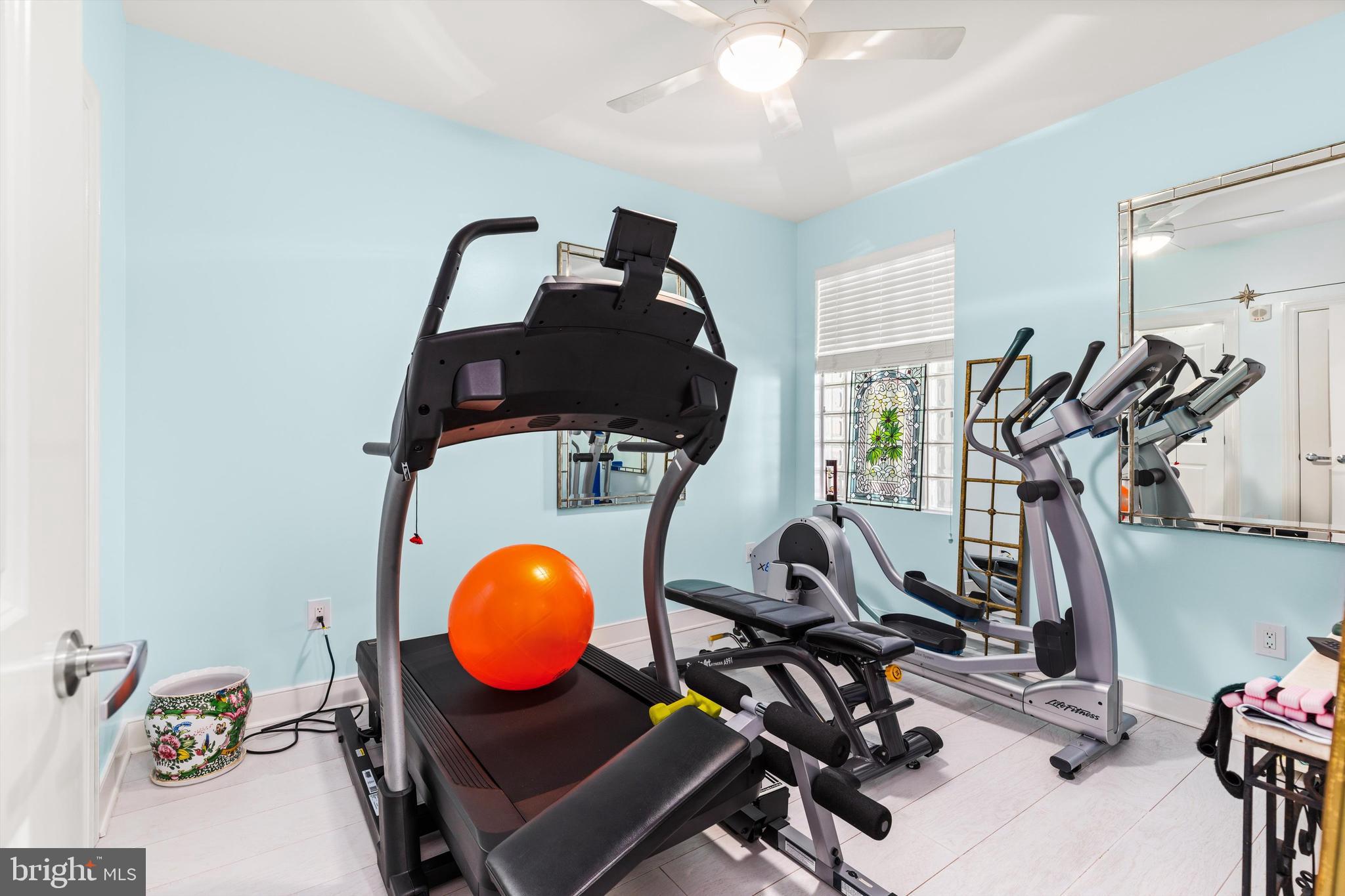 2 48th Street, Unit 1612 Ocean City, MD 21842 - Photo 29 of 90 a room with gym equipment