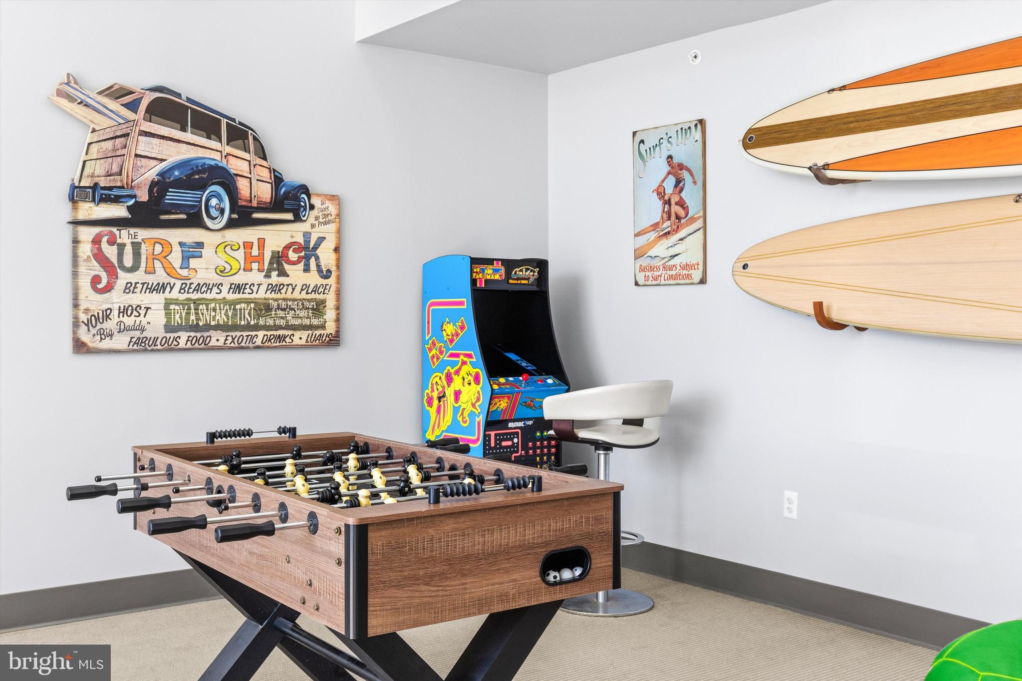 2 48th Street, Unit 1612 Ocean City, MD 21842 - Photo 84 of 90 a room with furniture and window