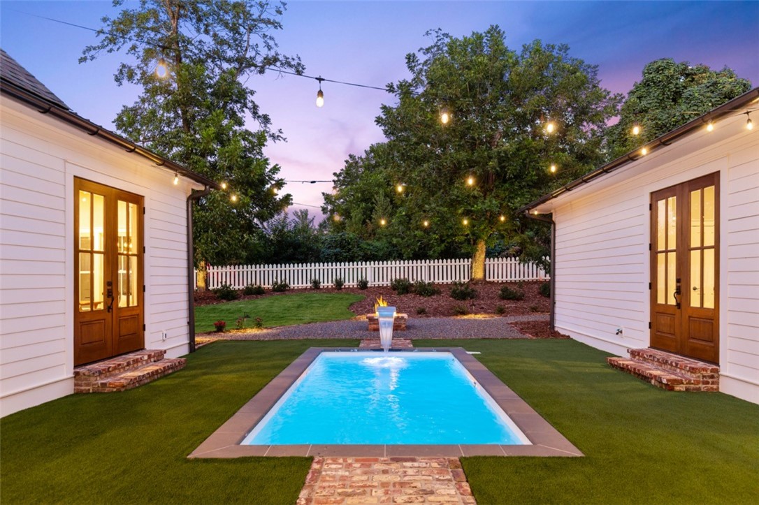 501 South Fairplay Street Seneca, SC 29678 - Photo 5 of 33