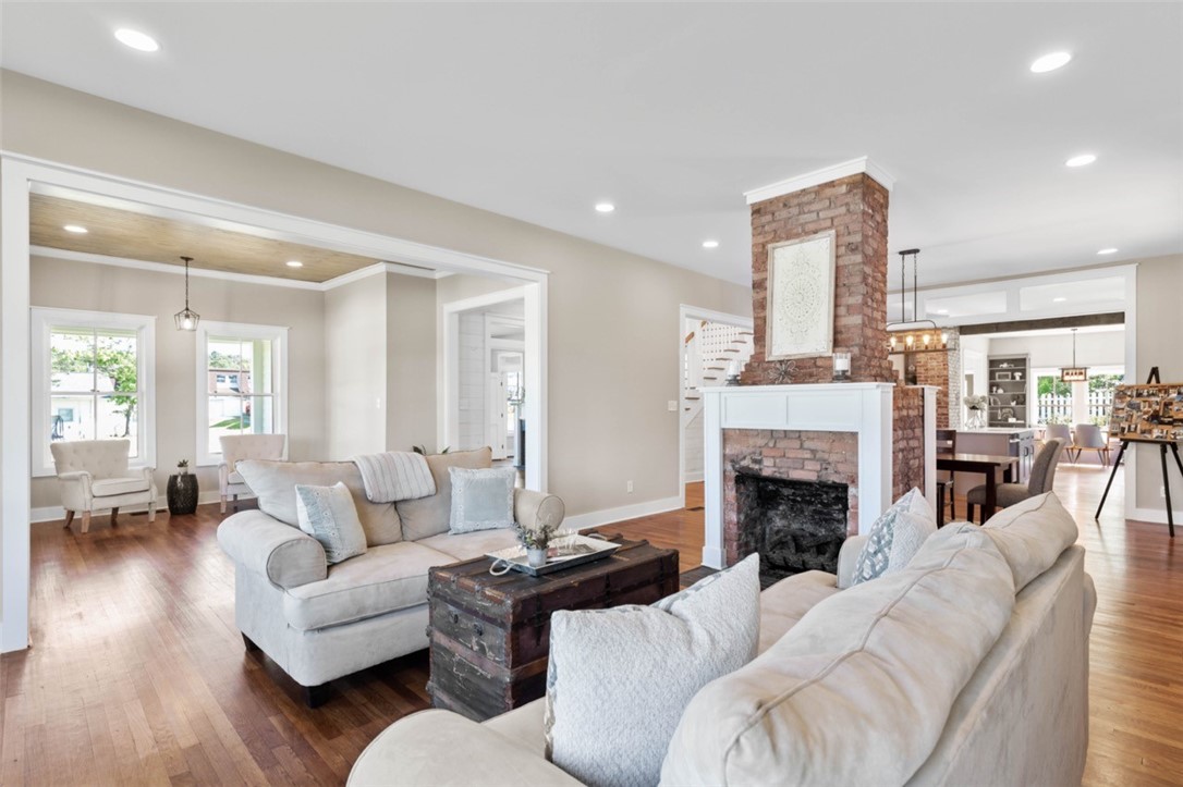 501 South Fairplay Street Seneca, SC 29678 - Photo 6 of 33