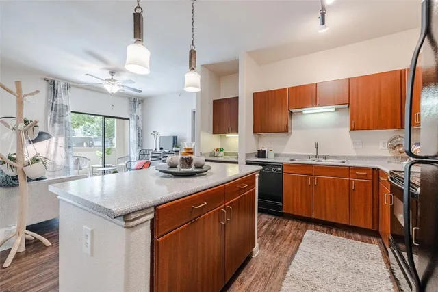 $1,375 | 12800 Center Lake Drive, Unit 931, Austin, TX 78753