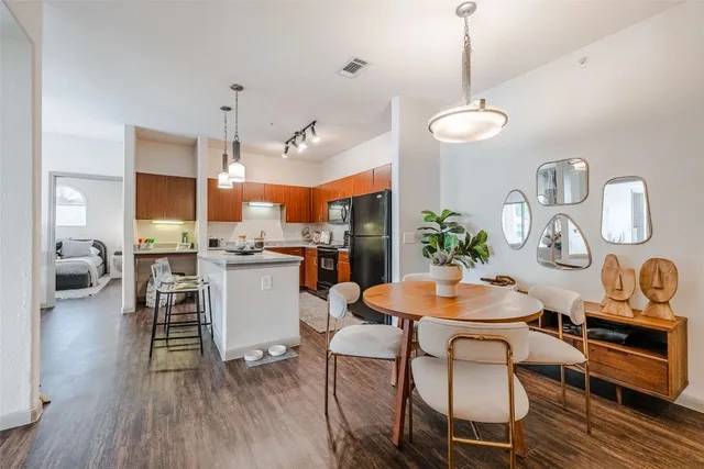 $1,375 | 12800 Center Lake Drive, Unit 931, Austin, TX 78753