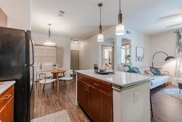 $1,375 | 12800 Center Lake Drive, Unit 931, Austin, TX 78753