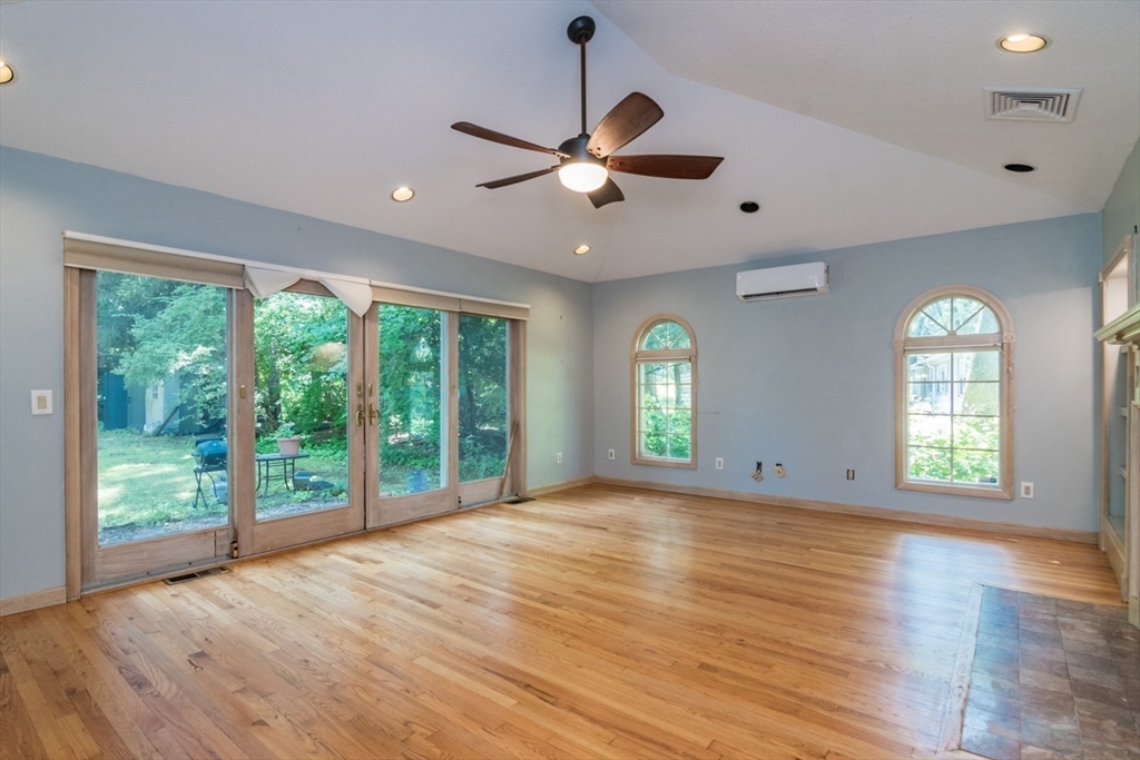 97 Overlook Drive Springfield, MA 01118 - Photo 3 of 23
