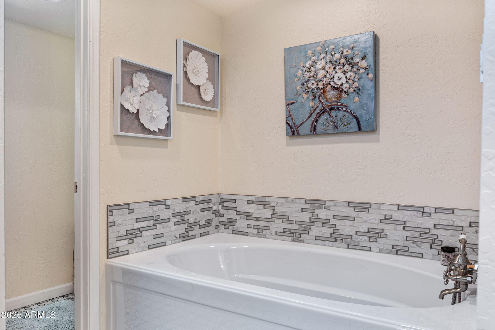 320 East 4th Avenue Eagar, AZ 85925 - Photo 18 of 38 a bathroom with a bathtub and shower