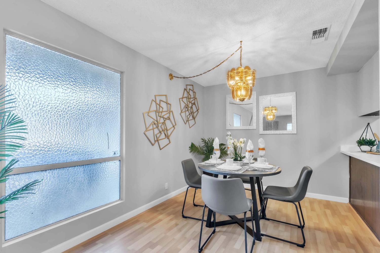 217 Roundtree Court Sacramento, CA 95831 - Photo 3 of 19