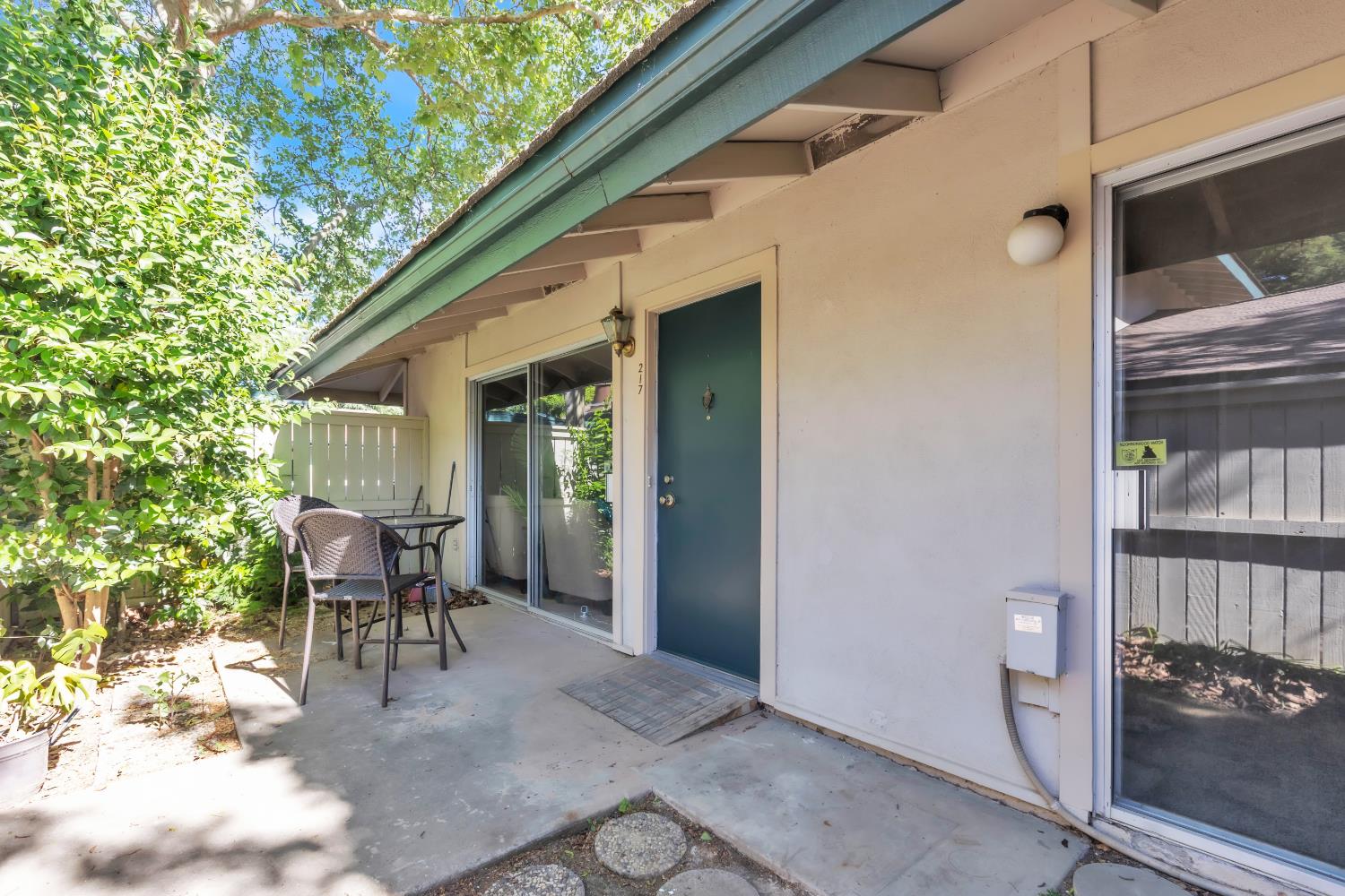 217 Roundtree Court Sacramento, CA 95831 - Photo 4 of 19