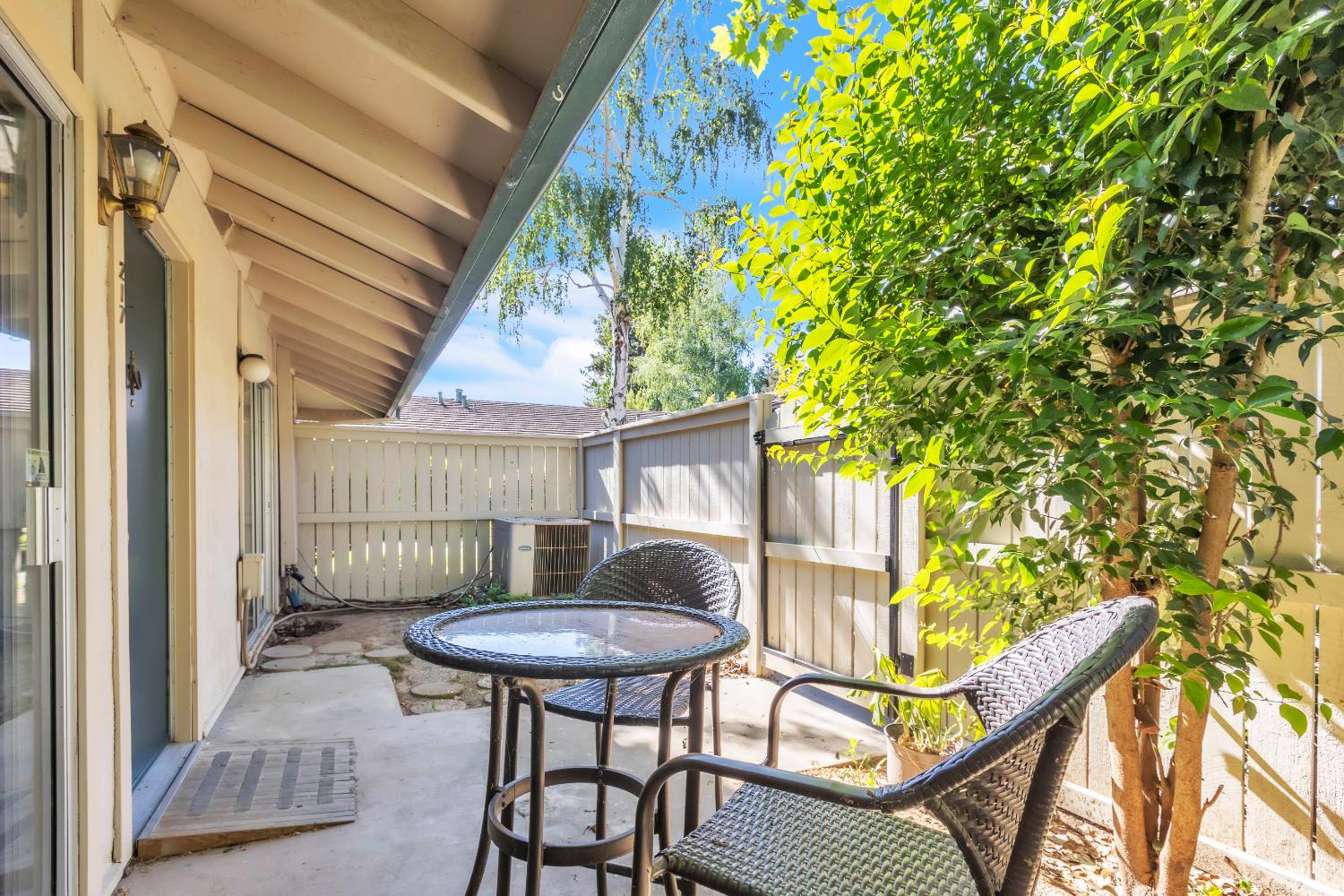 217 Roundtree Court Sacramento, CA 95831 - Photo 5 of 19