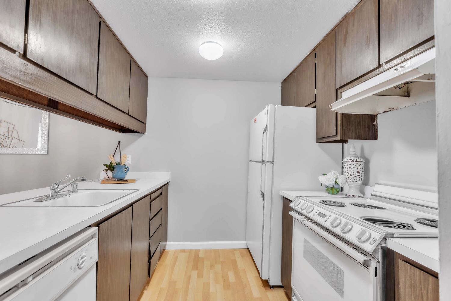 217 Roundtree Court Sacramento, CA 95831 - Photo 6 of 19