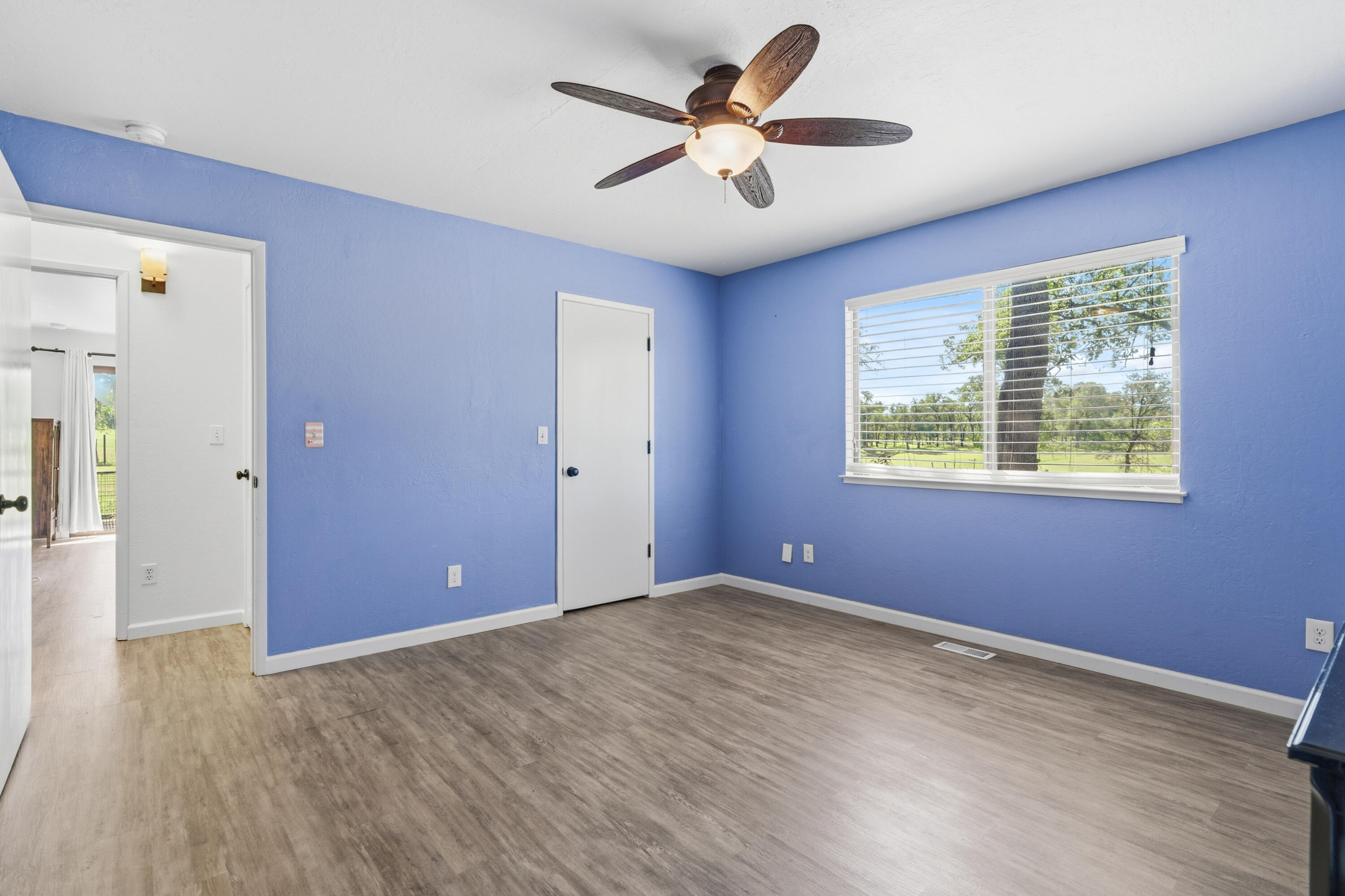11385 Easy Street Redding, CA 96003 - Photo 27 of 55 a view of an empty room with a window