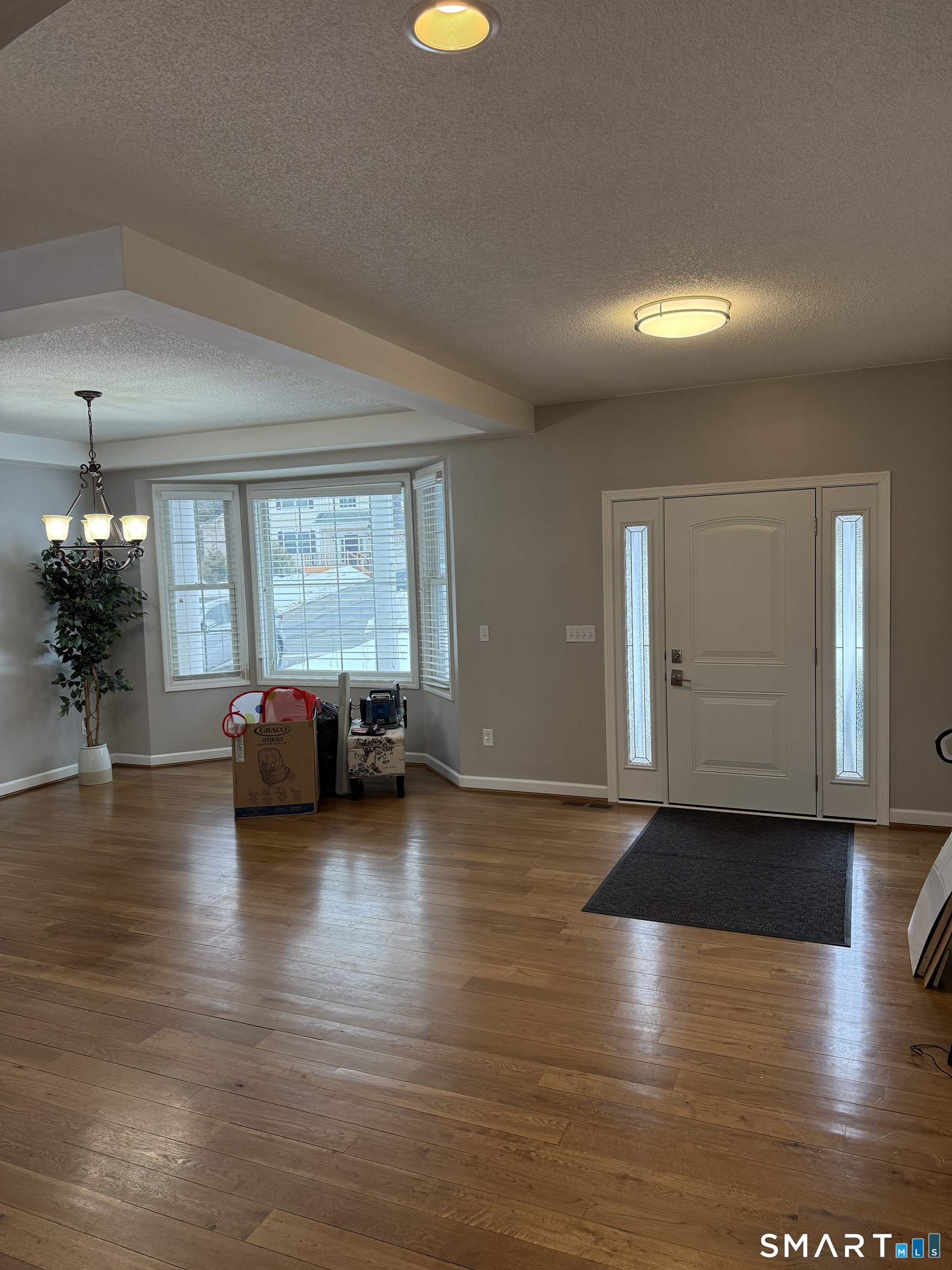 104 Valley View Road Manchester, CT 06040 - Photo 2 of 38