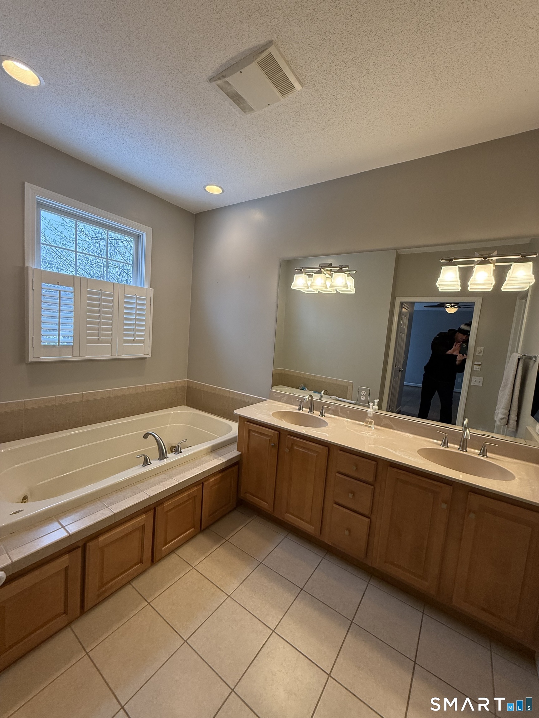 104 Valley View Road Manchester, CT 06040 - Photo 33 of 38