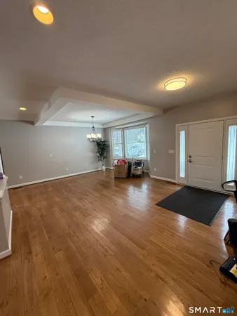 $3,800 | 104 Valley View Road, Manchester, CT 06040
