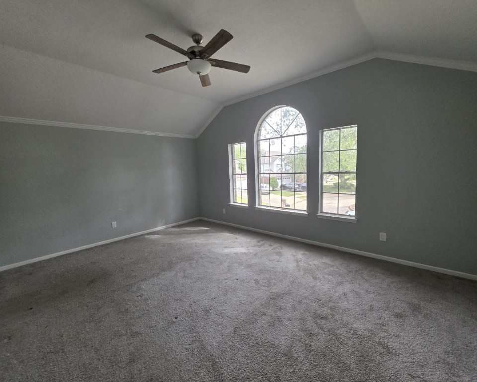 129 Corral Court Angleton, TX 77515 - Photo 12 of 26 Primary bedroom