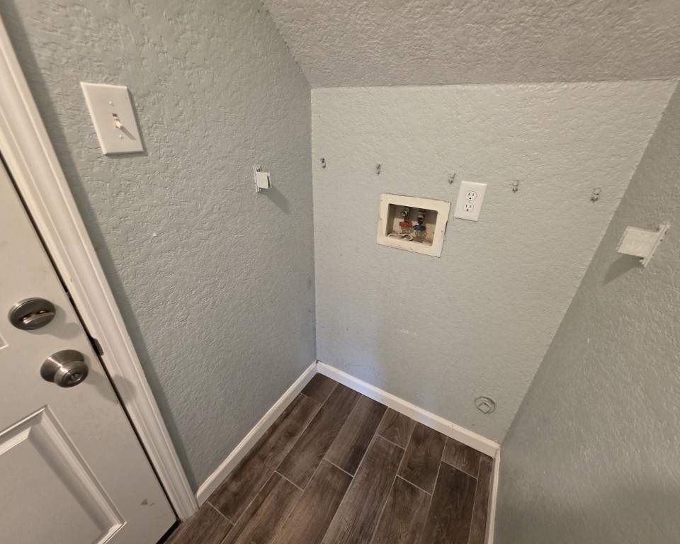 129 Corral Court Angleton, TX 77515 - Photo 22 of 26 Laundry 1st floor