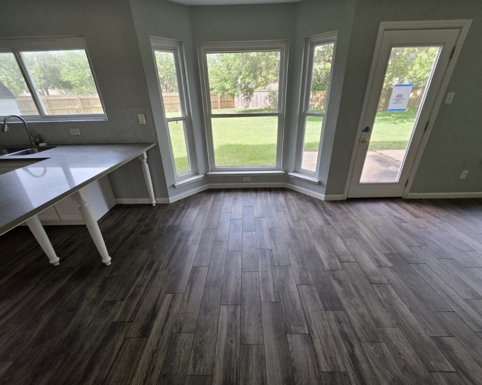 129 Corral Court Angleton, TX 77515 - Photo 7 of 26 Breakfast nook