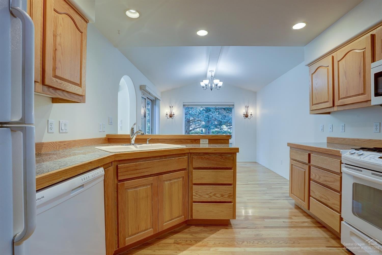 20443 Rae Road Bend, OR 97702 - Photo 8 of 25 Gallery Image 8