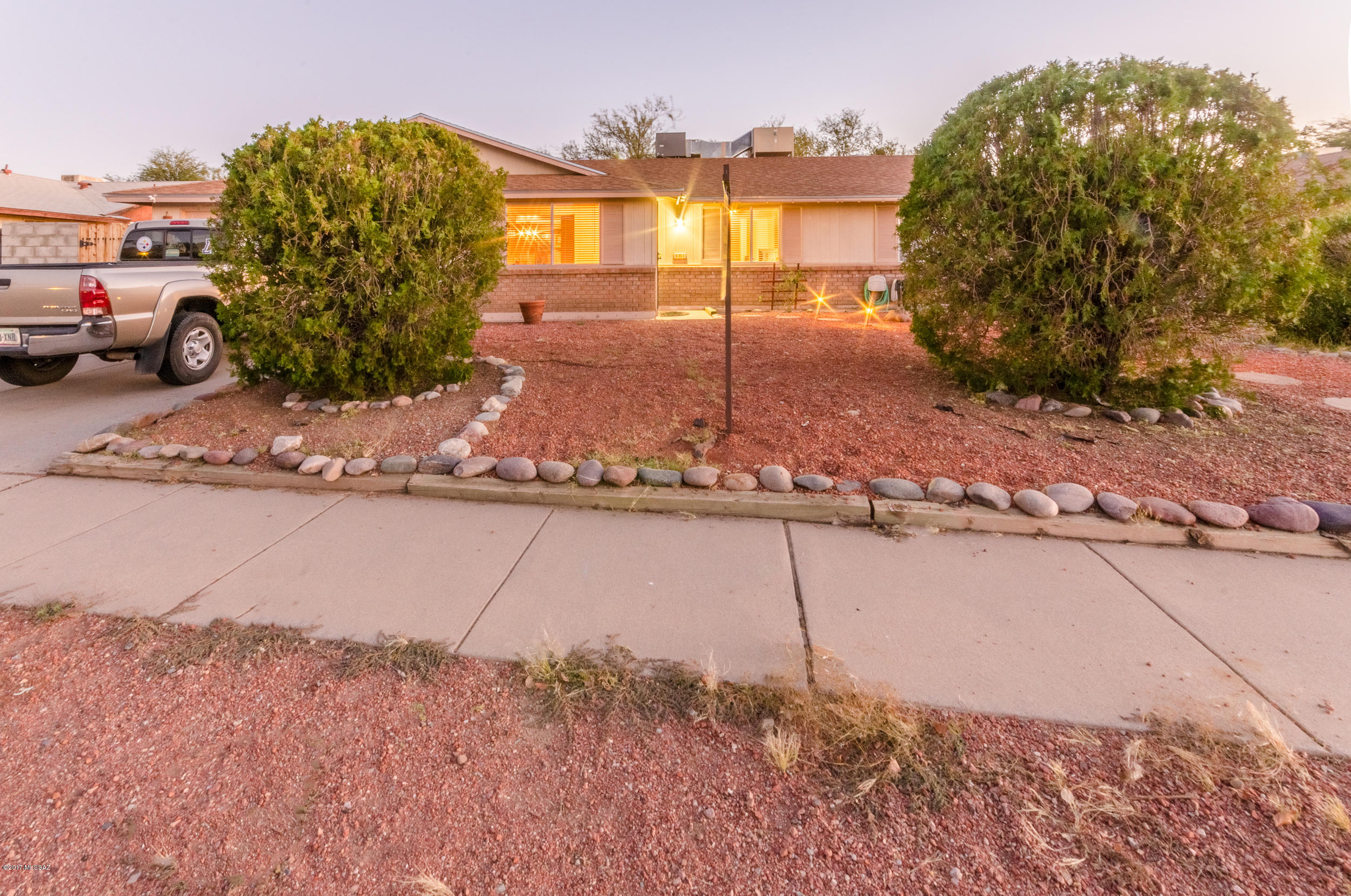 4301 West Rae Circle Tucson, AZ 85741 - Photo 3 of 23 Gallery Image 3
