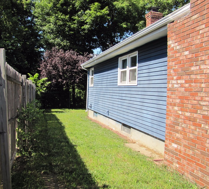 43 Laban Street Providence, RI 02909 - Photo 6 of 24 Gallery Image 6