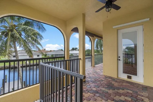 a view of entryway with a front door