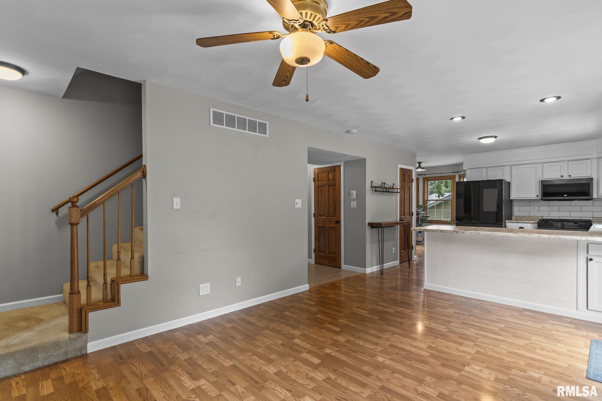 30 Skyview Drive Springfield, IL 62702 - Photo 9 of 53