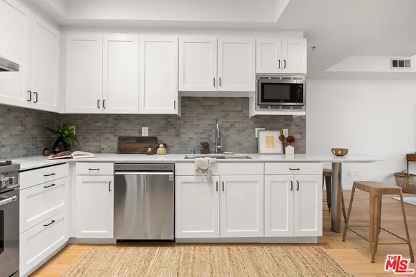 $699,000 | 4180 Fair Avenue, Unit 206, Studio City, CA 91602