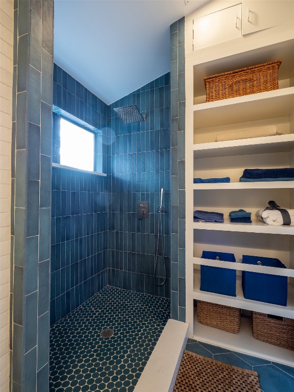 4617 Finley Drive Austin, TX 78731 - Photo 18 of 36 Full bath with tile patterned floors, a tile shower, and a closet