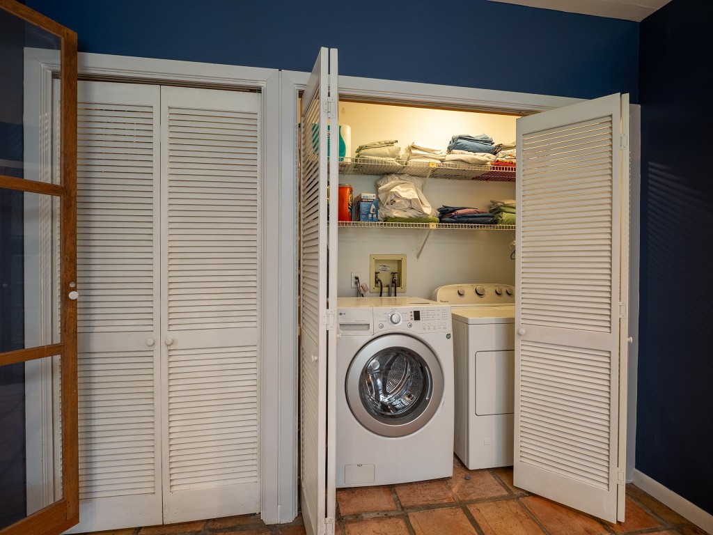 4617 Finley Drive Austin, TX 78731 - Photo 26 of 36 Laundry area with separate washer and dryer