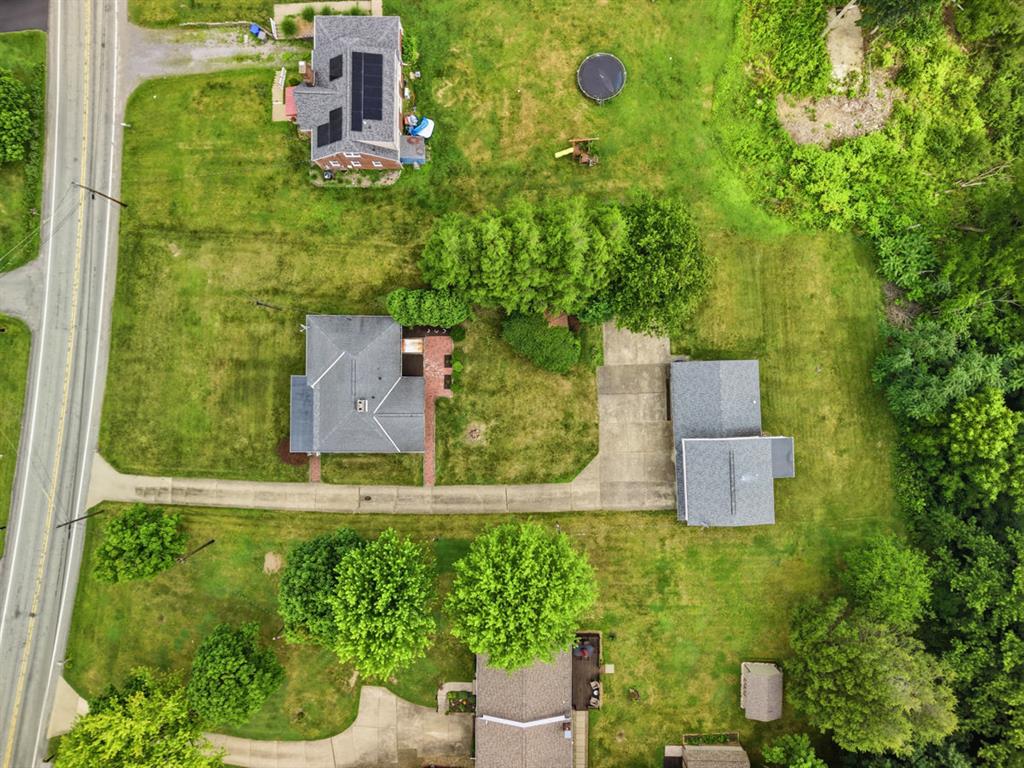 2913 Conway Wallrose Road Baden, PA 15005 - Photo 4 of 46