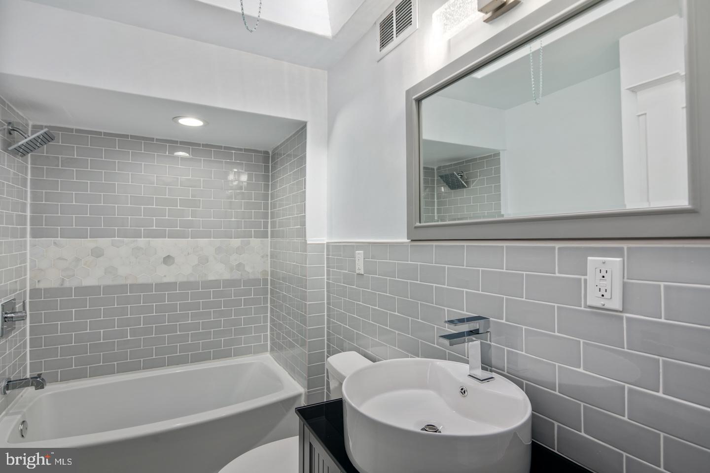5843 Stockton Road Philadelphia, PA 19138 - Photo 17 of 23 Hall Bath