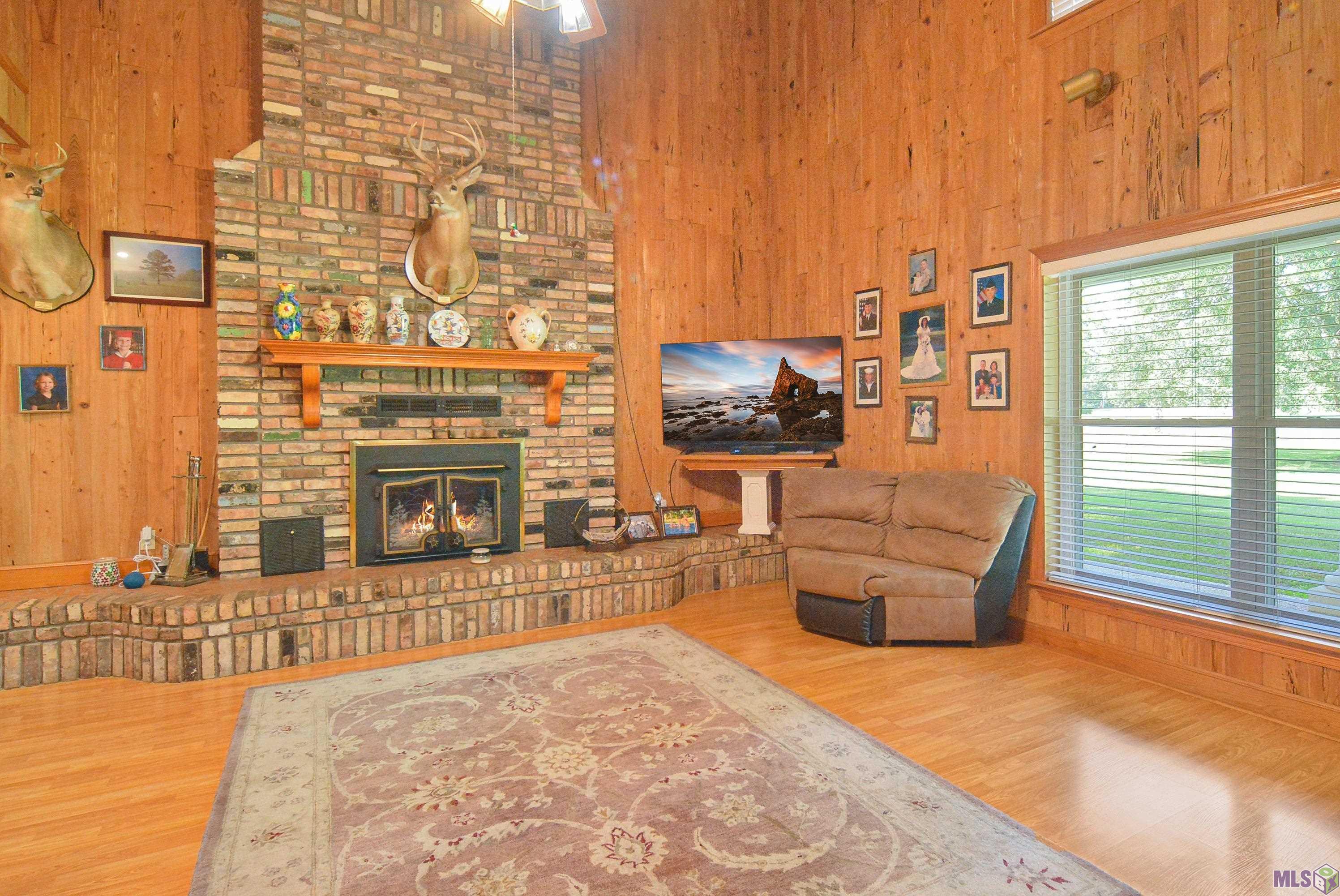 22460 Sutter Lane Zachary, LA 70791 - Photo 4 of 26 Living Room
