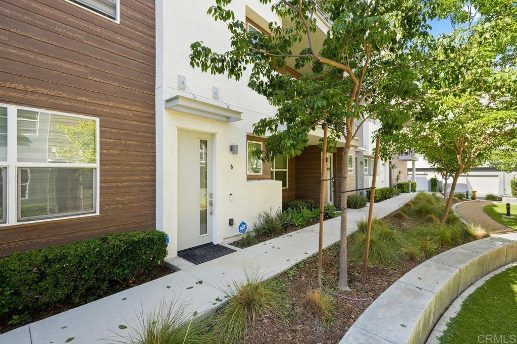 2035 Bravo Loop, Unit 6 Chula Vista, CA 91915 - Photo 2 of 41