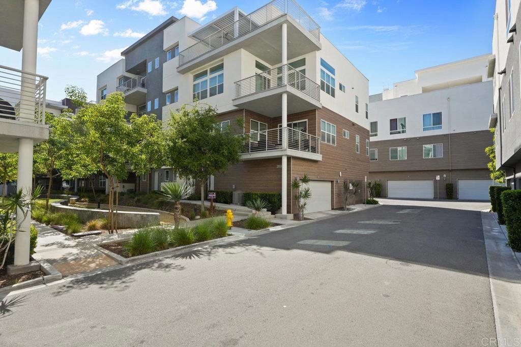 2035 Bravo Loop, Unit 6 Chula Vista, CA 91915 - Photo 4 of 41