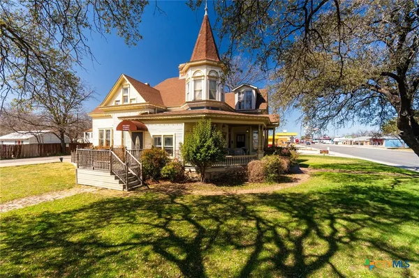$750,000 | 606 South Key Avenue, Lampasas, TX 76550