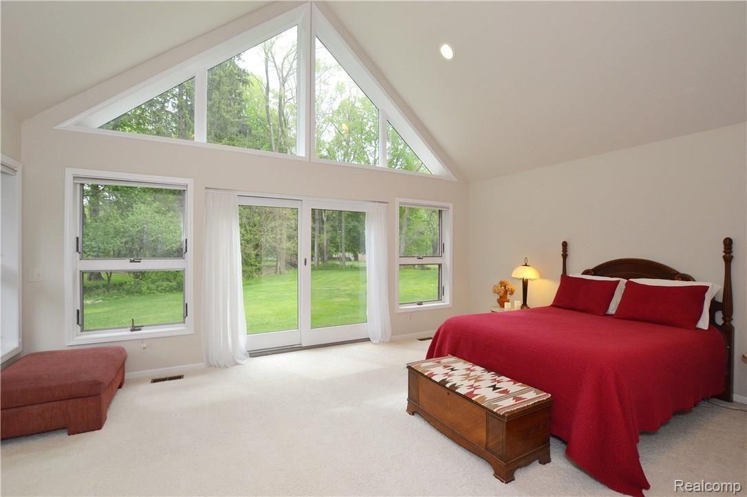 685 Charlesina Drive Rochester, MI 48306 - Photo 19 of 34 1st Floor Master Suite