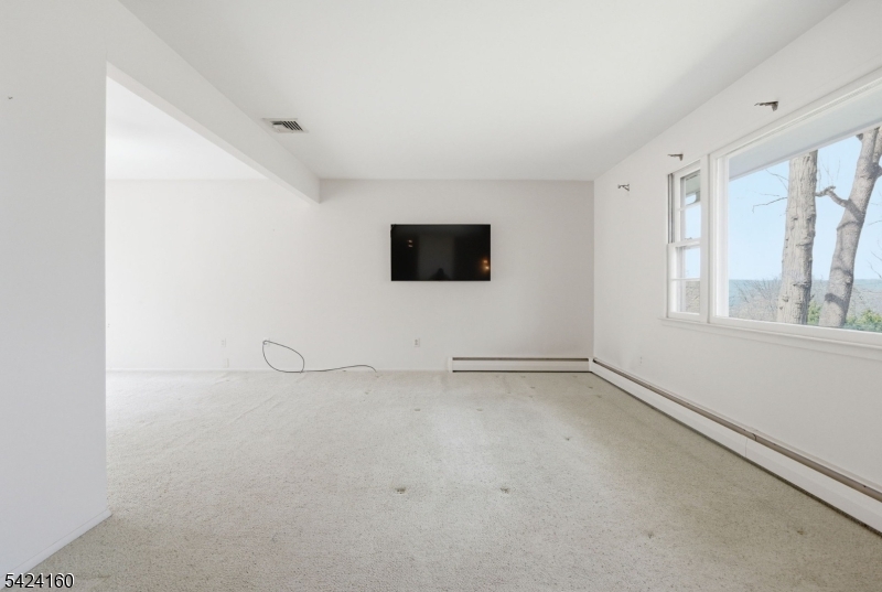 47 Siek Road Kinnelon, NJ 07405 - Photo 5 of 29