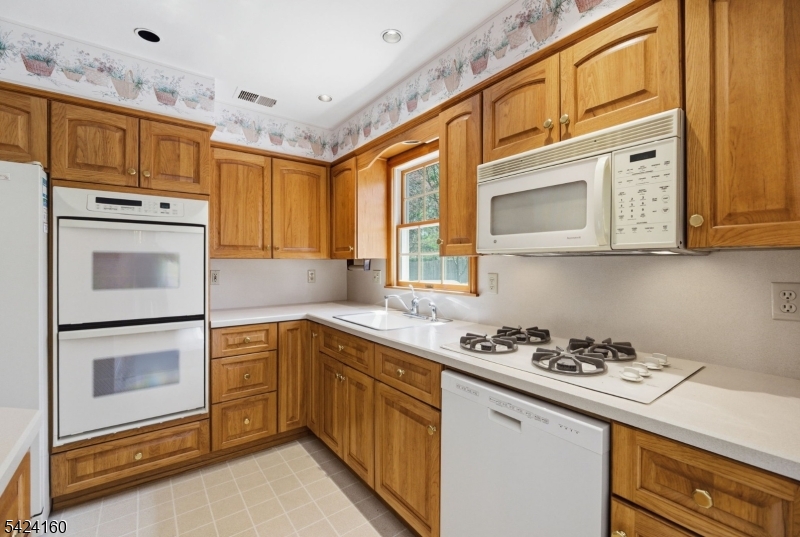 47 Siek Road Kinnelon, NJ 07405 - Photo 10 of 29