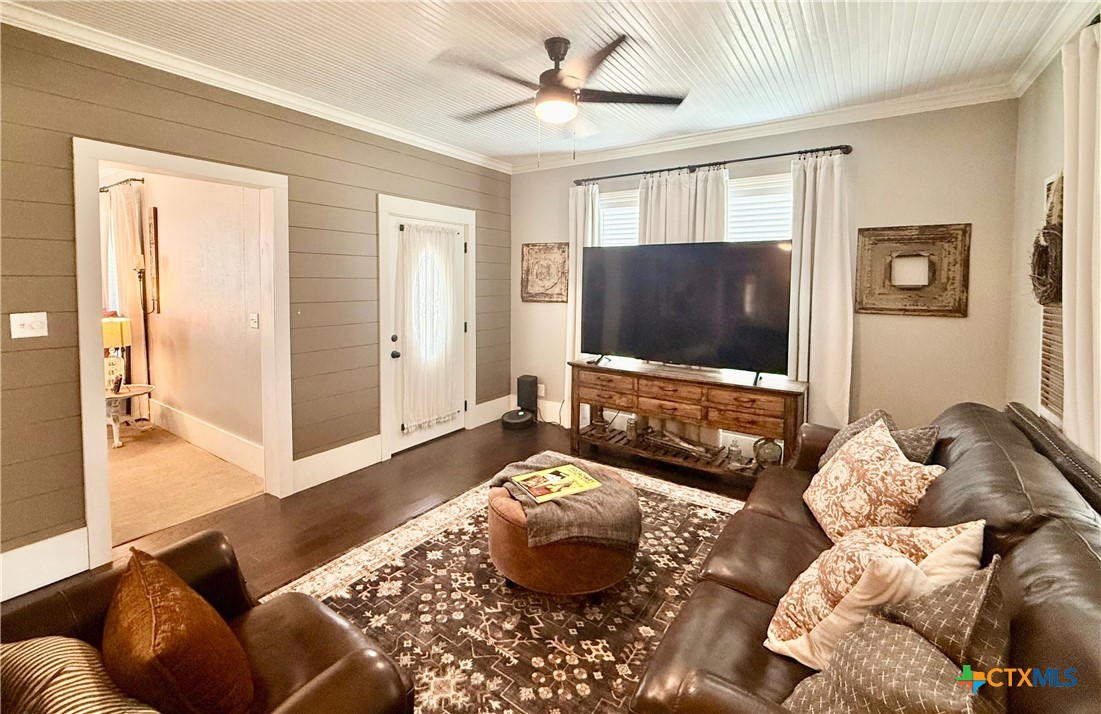 602 North Ridge Street Hallettsville, TX 77964 - Photo 12 of 47
