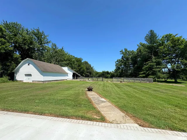 $220,000 | 16488 Highway 37, Johnston City, IL 62951