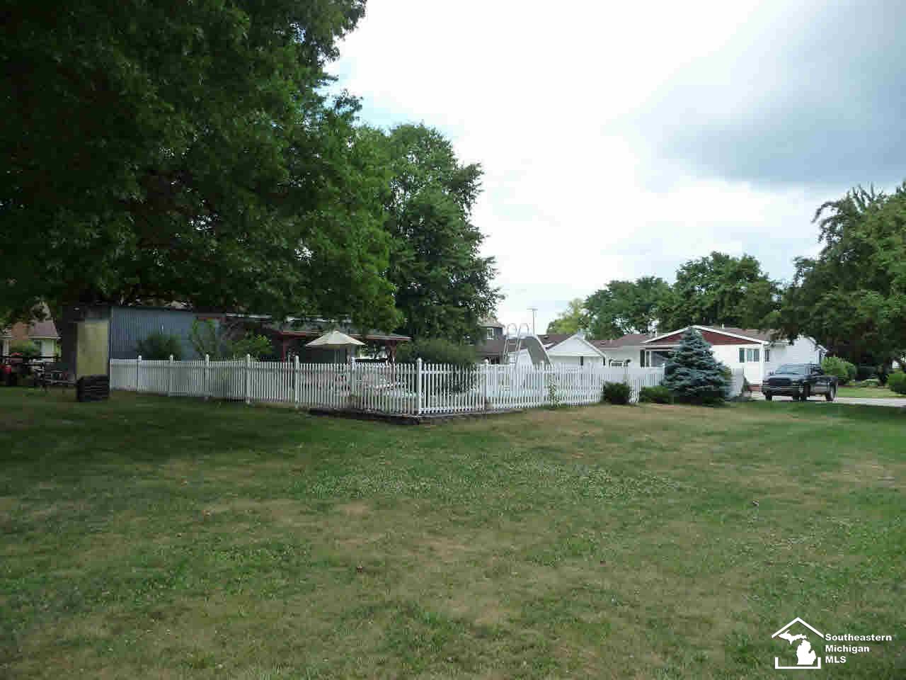 8003 Jackman Road Temperance, MI 48182 - Photo 29 of 36 21188130-28.JPG