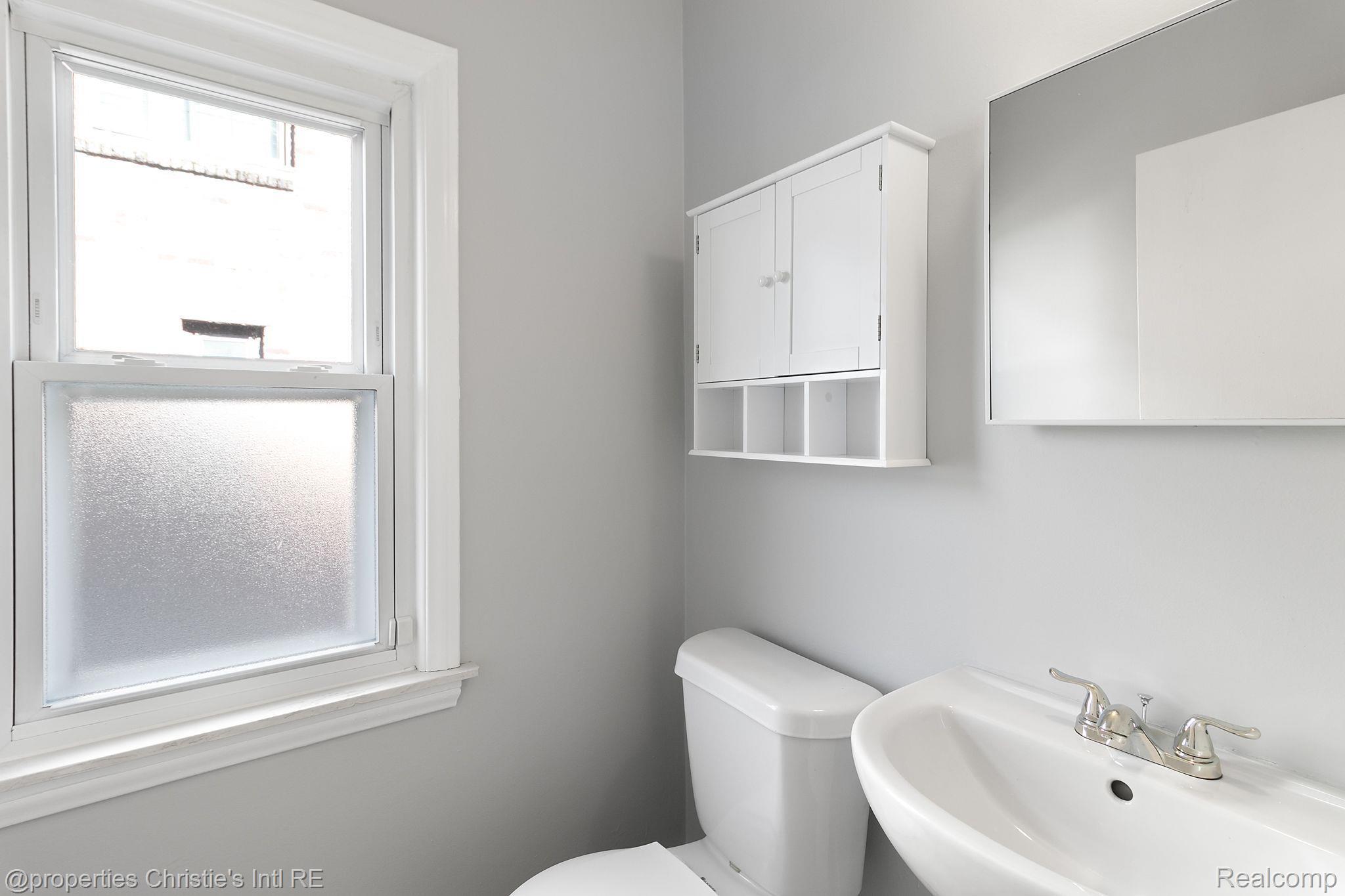 272 Alter Road Detroit, MI 48215 - Photo 9 of 27 Gallery Image 9