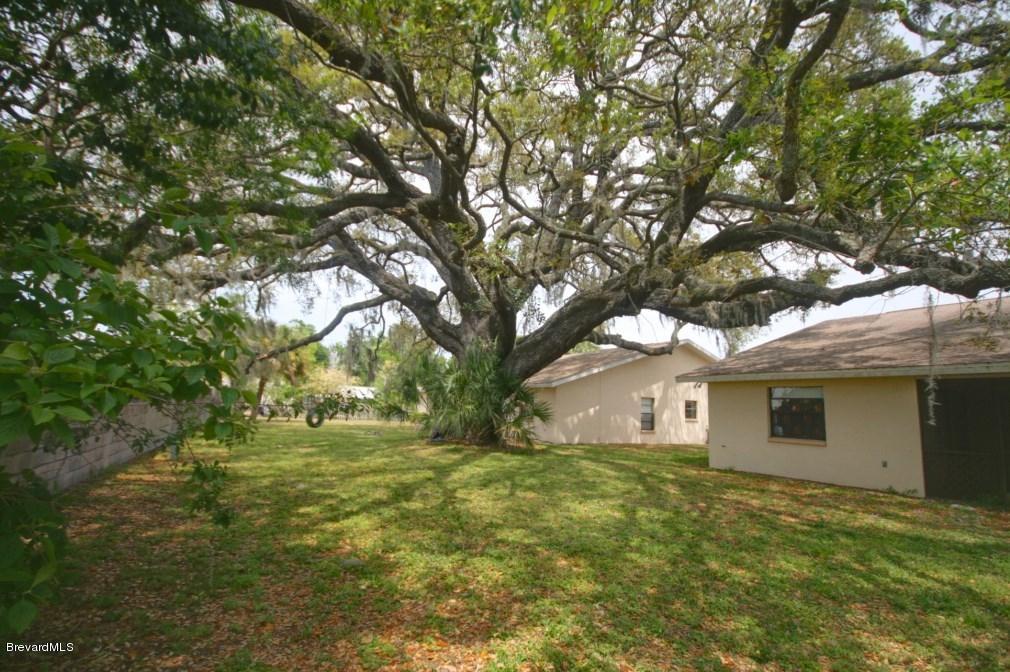 695 Young Street Melbourne, FL 32935 - Photo 6 of 28 IMG_1517_8_9_fused