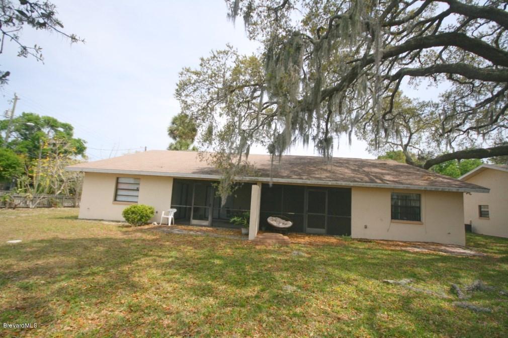 695 Young Street Melbourne, FL 32935 - Photo 8 of 28 IMG_1523_4_5_fused
