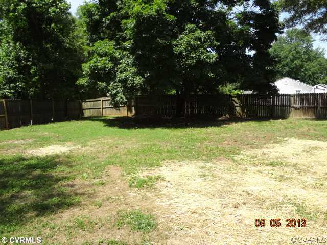 7598 Ansley Road Henrico, VA 23231 - Photo 18 of 21 Yard/Garden - Fenced backyard