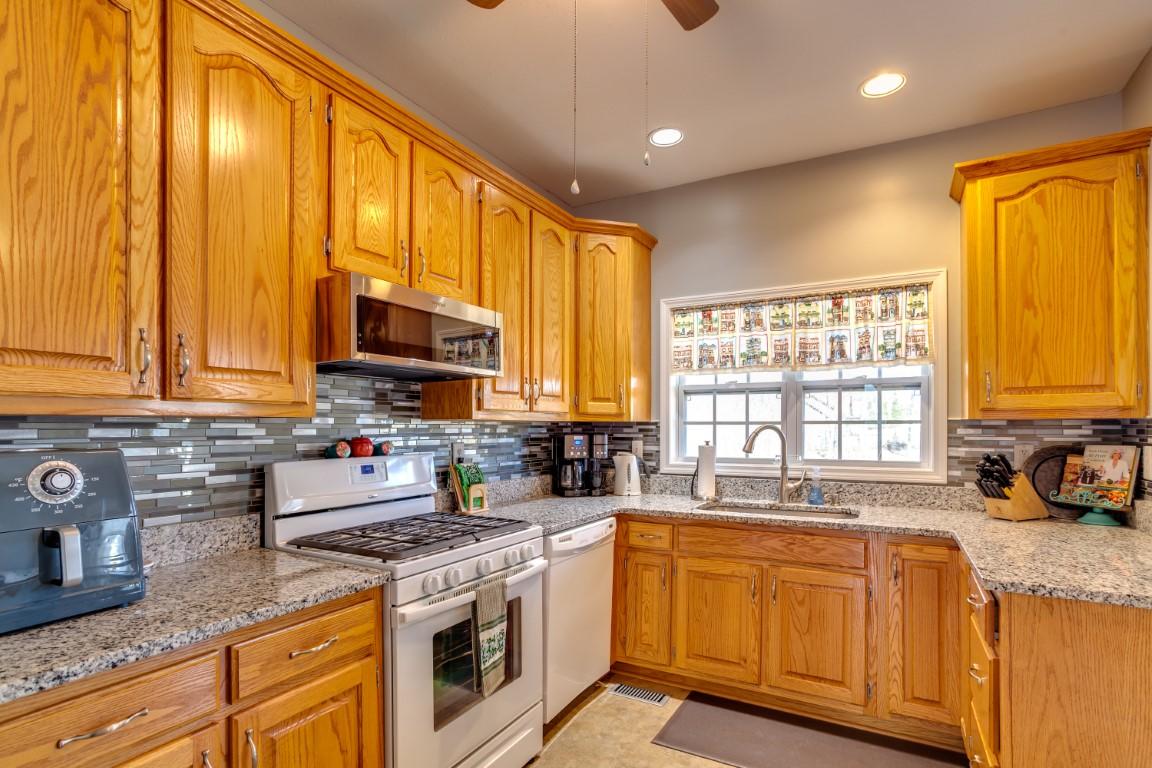 863 Dreamland Road, Unit 16 Spring City, TN 37381 - Photo 8 of 47 011210224-2-863DreamlandRdSpringCityTN-S