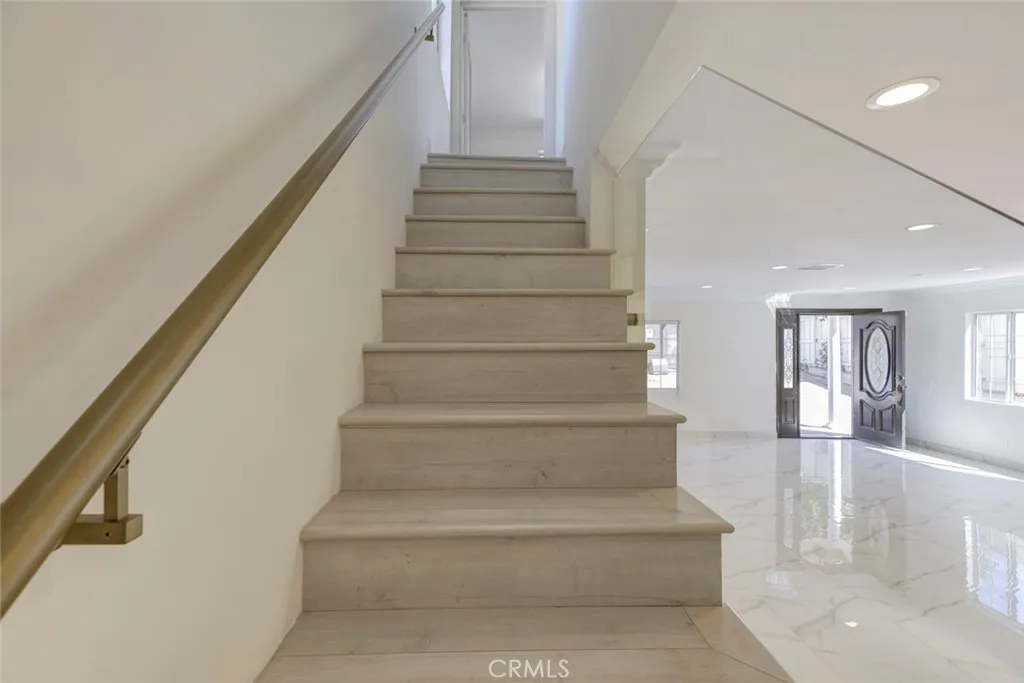 7044 Greeley Street Tujunga, CA 91042 - Photo 15 of 27 a view of entryway and hall