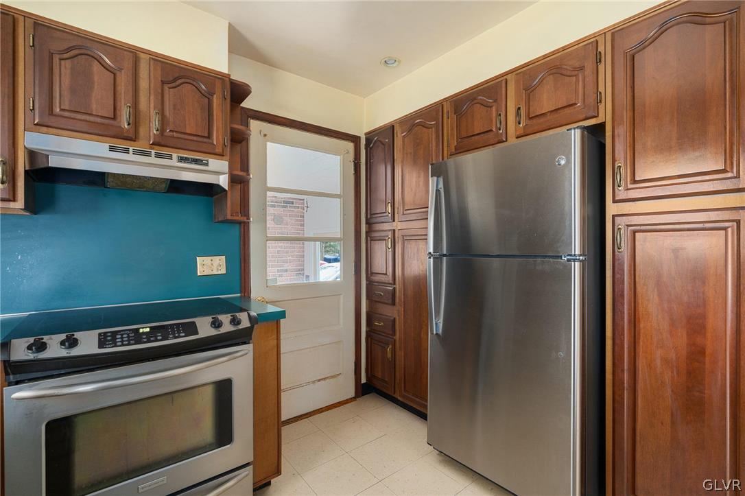 1675 Salem Road Quakertown, PA 18951 - Photo 21 of 34 a kitchen with stainless steel appliances granite countertop a refrigerator stove and cabinets