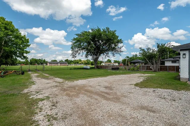 $1,075,000 | 10 Estates Road, Lucas, TX 75002