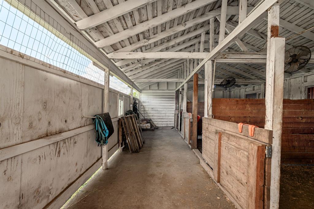 10 Estates Road Lucas, TX 75002 - Photo 26 of 39 View of stable